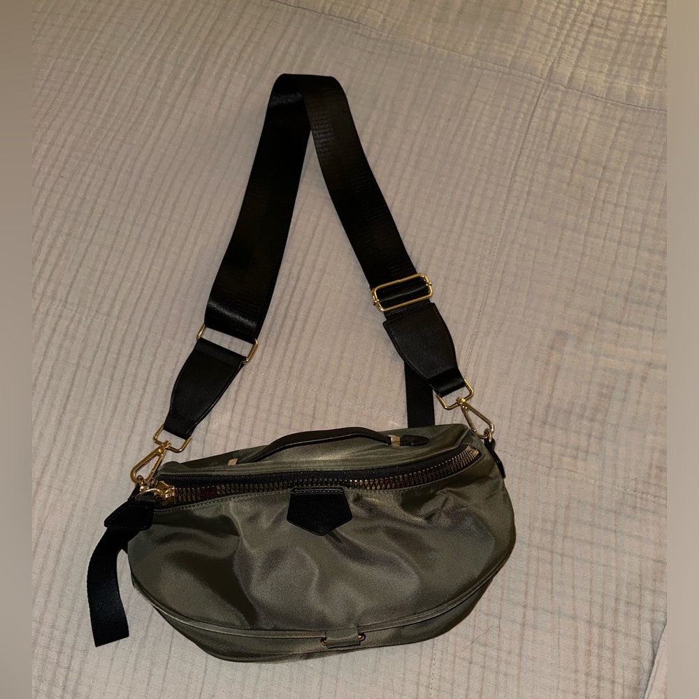 Bum bag. Army green. Barely used. Wipeable material.